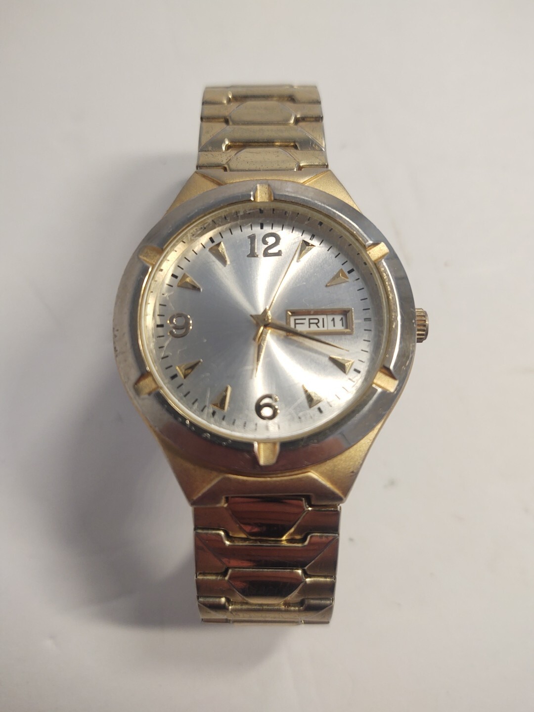 Analog Wristwatch Two Tone Expansion Band Round Face Day Date Indicator Size 19