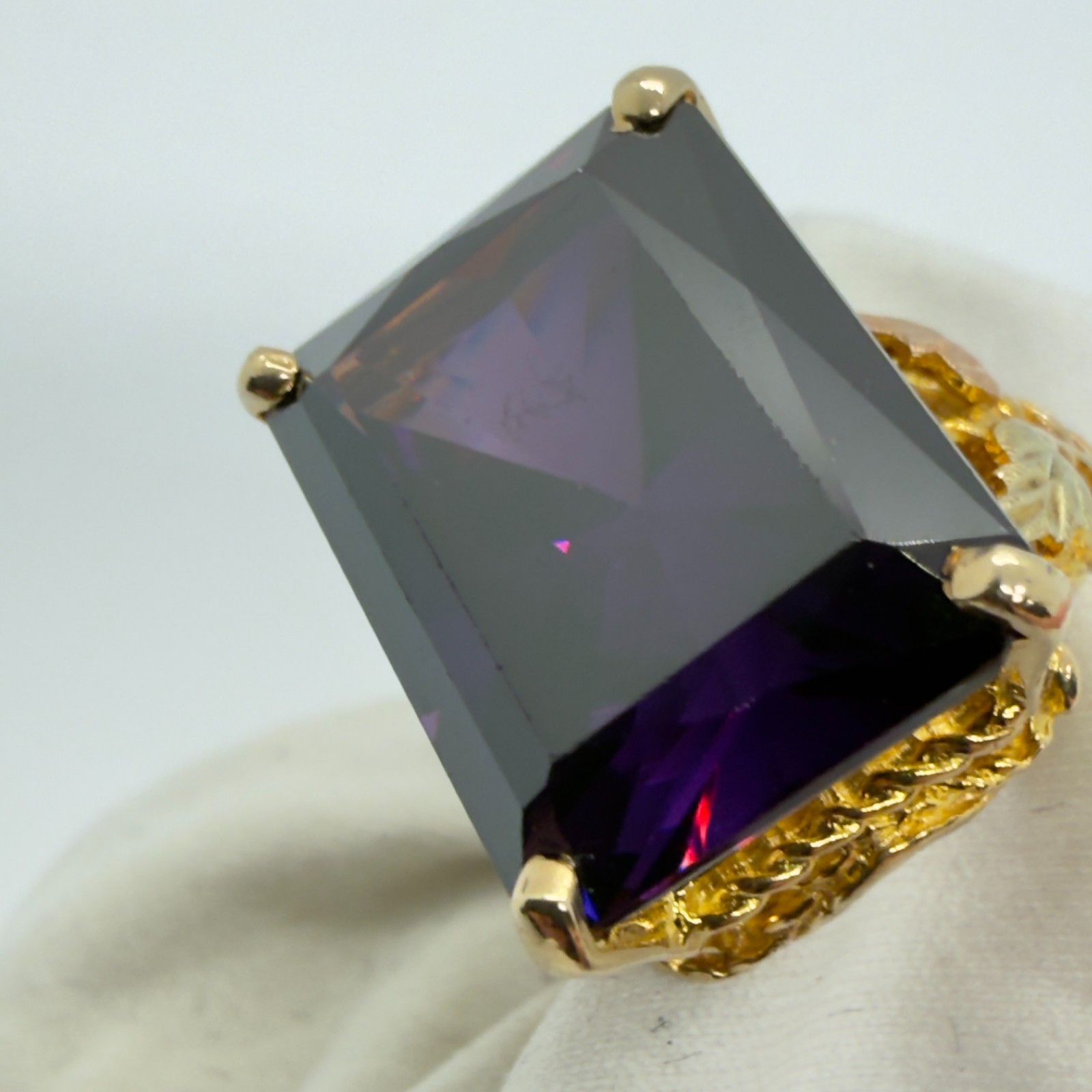 Vintage Landstrom’s Black Hills Gold 10K & 12K Synthetic Alexandrite Ring Sz 6