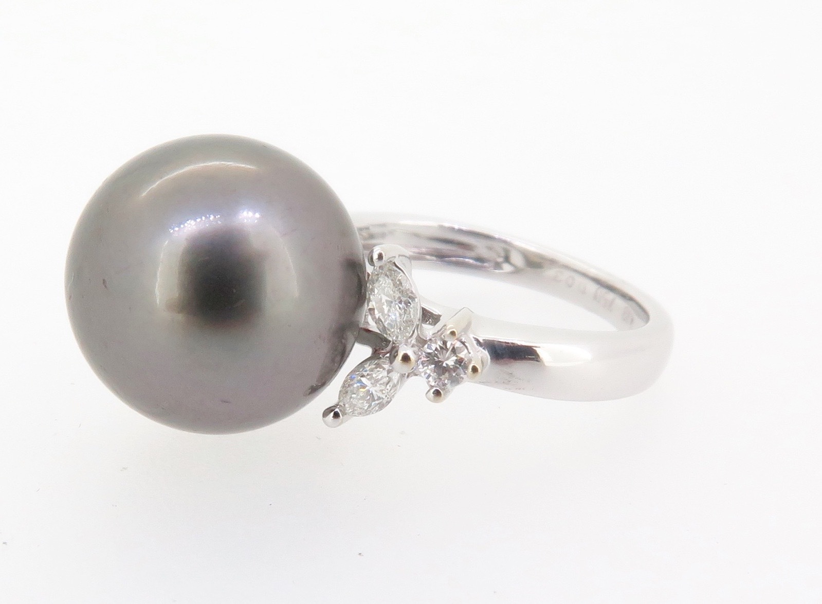 .A STUNNING TAHITIAN CULTURED PEARL & DIAMOND SET DRESS RING VAL $3810