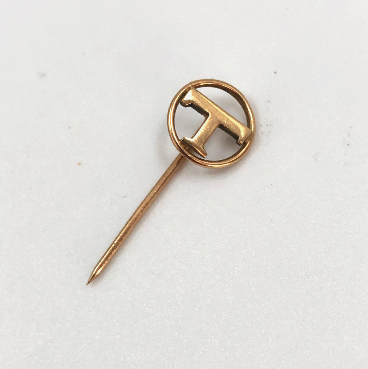 Vintage 9ct Gold ‘ T ‘ Initial Stick Pin – L 2.7cm x W 1cm – 0.73g