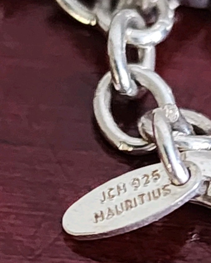 JCM 925 STERLING SILVER HEART CHARMS BRACELET. 8″. 20.80GRS. MADE IN MAURITIUS