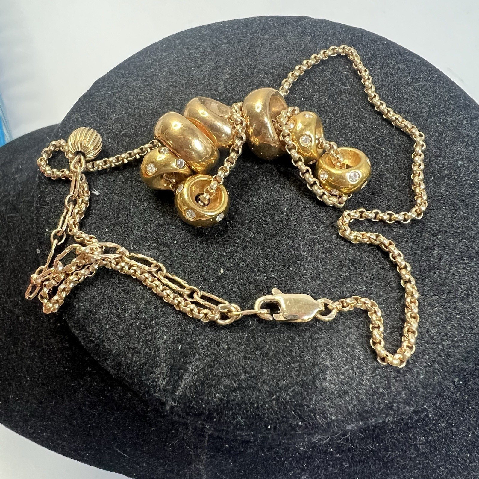 Vintage Signed JC Jewelry Concepts Gold Tone Round Slider Pendant Necklace