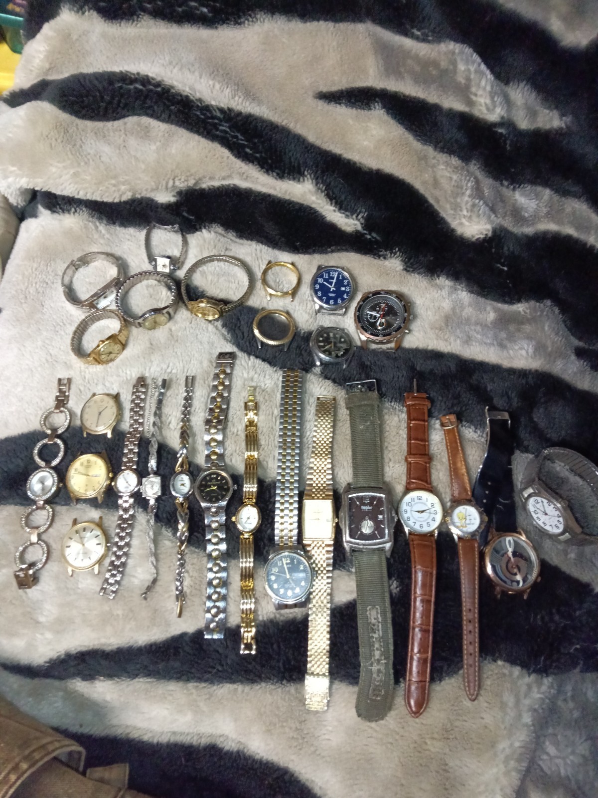 VINTAGE Watch Lot Men’s And Women’s Seiko, Citizen, Pulsar, Etc Gold Silver