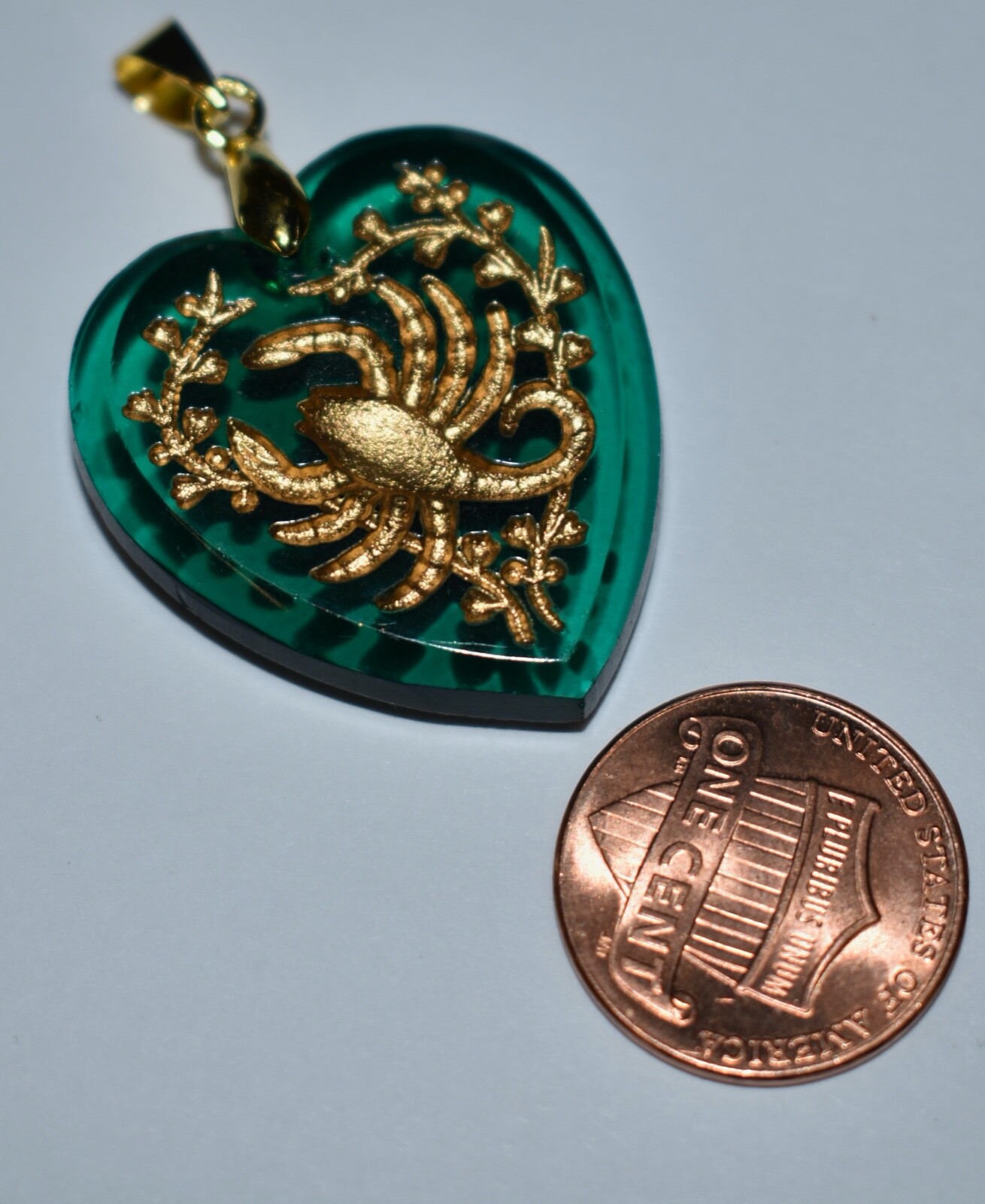 VINTAGE GREEN GLASS ZODIAC ASTROLOGY HEART PENDANT INTAGLIO SCORPIO 30mm