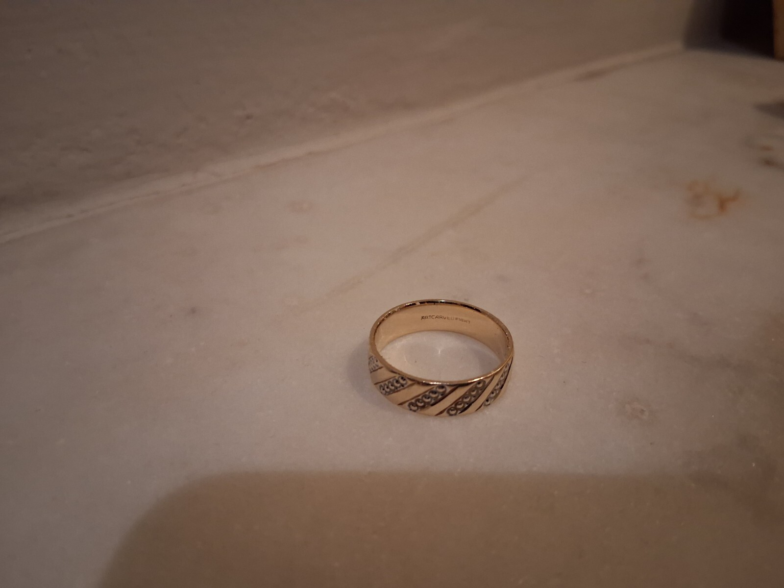 14k Gold Textured Art Carved Wedding Band/Ring Size 7, 3.6 grams, not gold scrap