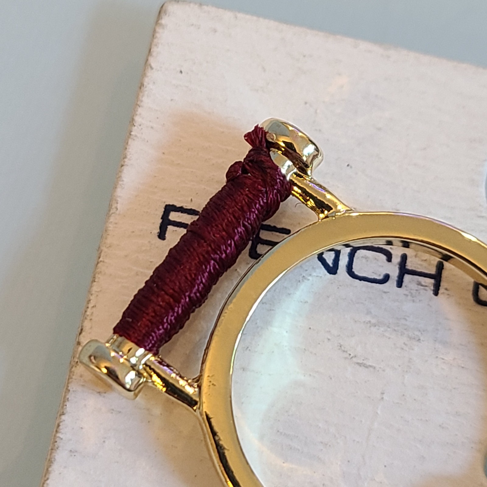 French Connection Gold Tone Bar Ring Burgundy Thread Wrapped T-Bar Size 7 New