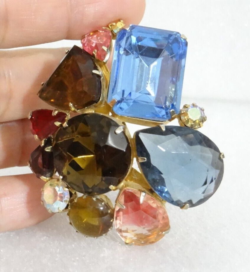 Quality Juliana? Gold Tone Cabochon Colored Art Glass Rhinestone Domed Brooch