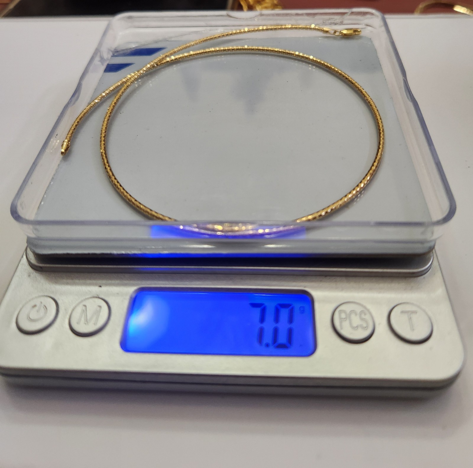 14k Y gold Diamond Cut Flexible Omega Choker 15 3/4″ Lobster Claw 7 Grams