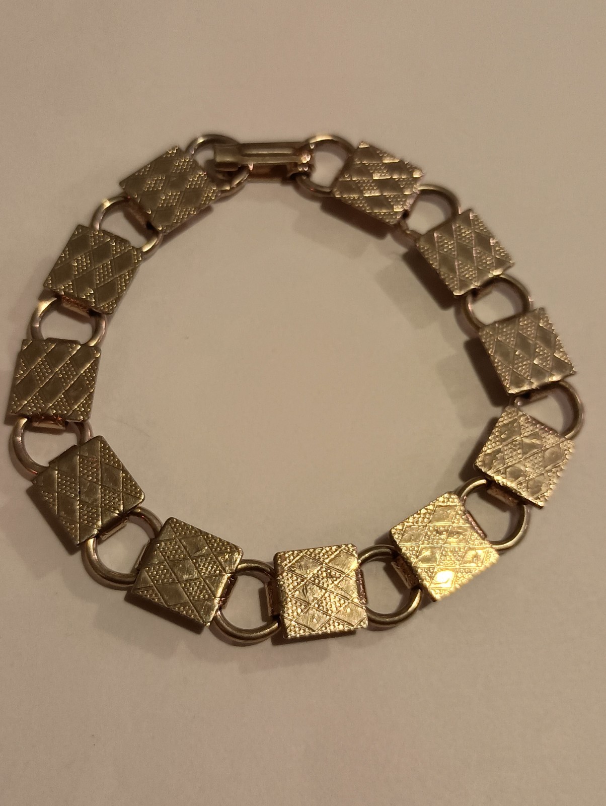 Vintage Gold Tone Harlequin Square Diamond Design O-Link Bracelet! LOOK! WOW!!!