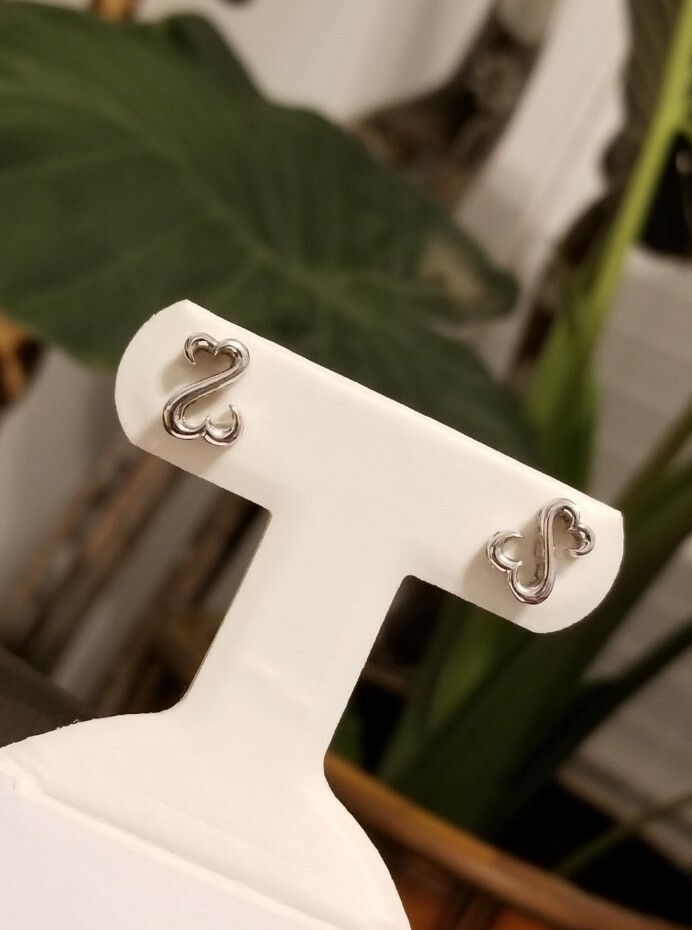 Retired Kay jewelers Jane Seymour open hearts stud earrings