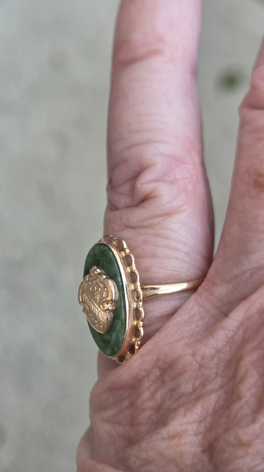 Vintage 10K Yellow Gold College or Sorority Ring 2.7 Grams Size 6