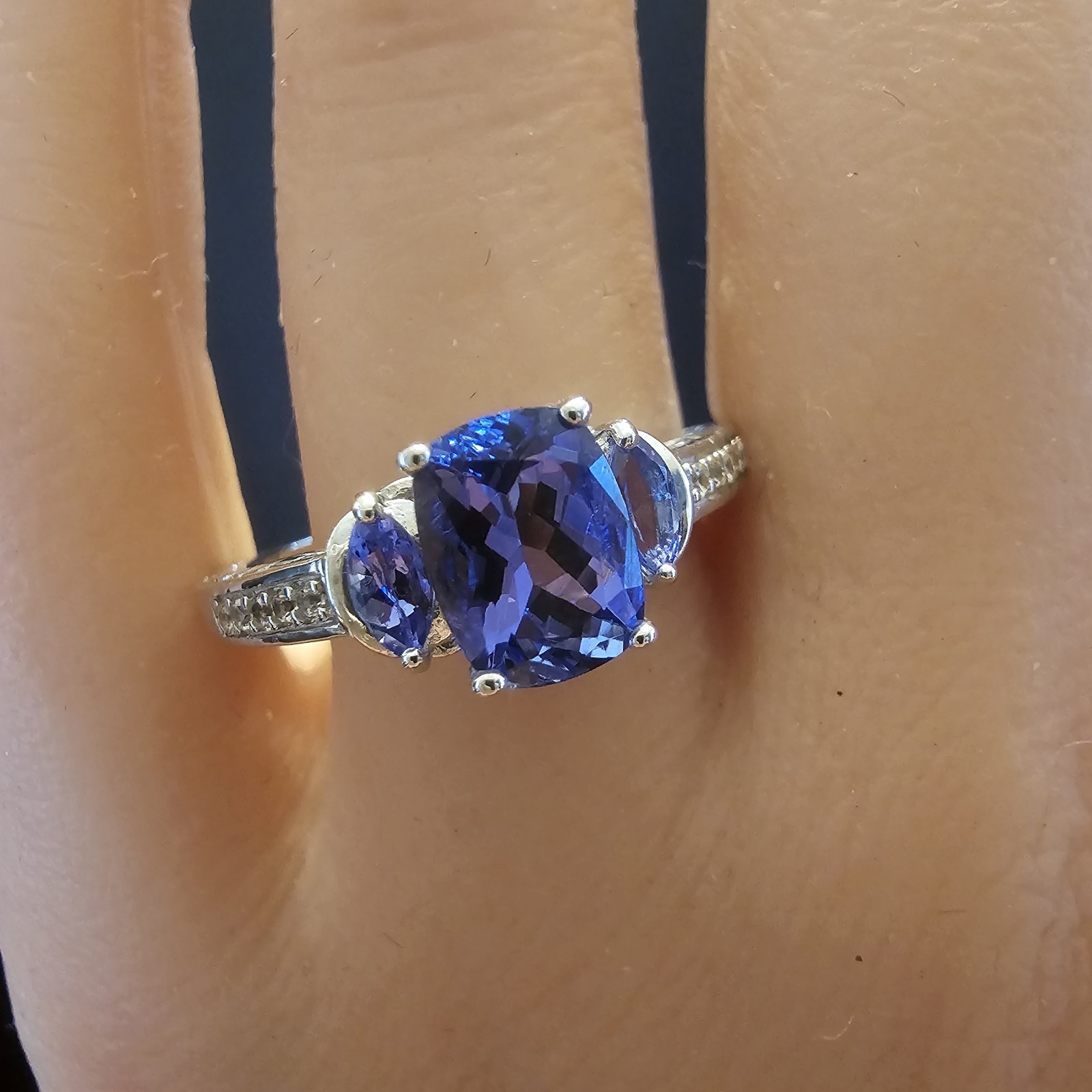 2.0 ctw NATURAL Blue Tanzanite Rhodium Over Silver Ring size 9.5