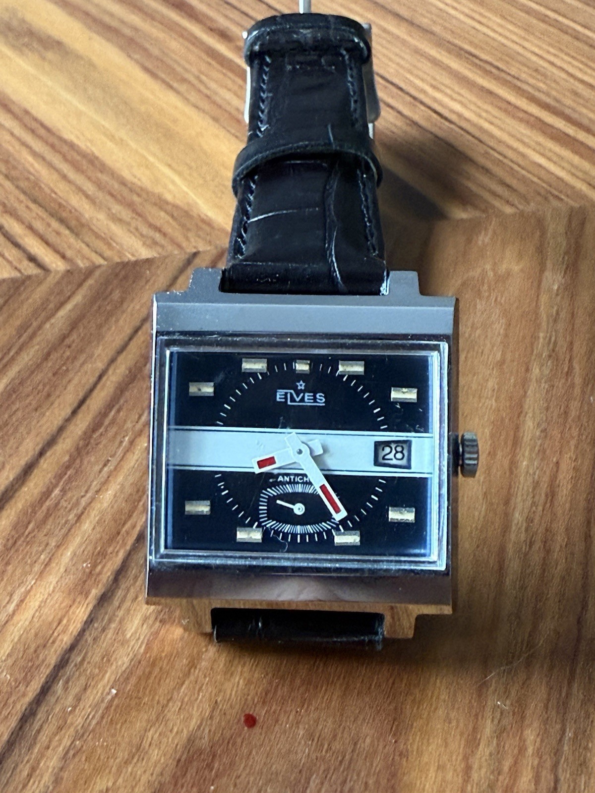 RARE VINTAGE ELVES French Mechanical WATCH Antichoc 1970’s New Old Stock 784