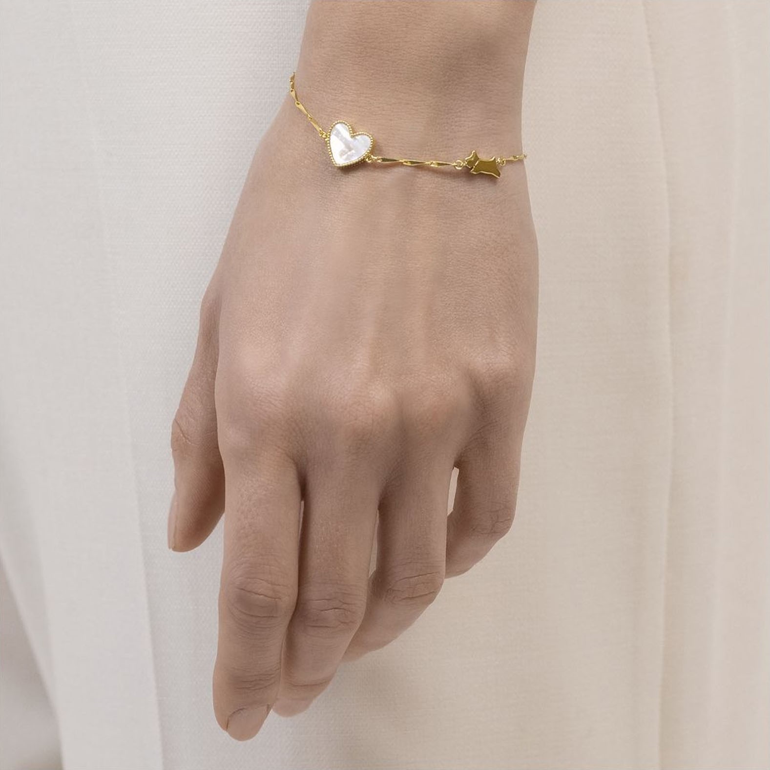 Radley Ladies 18ct Mother of Pearl Heart Gold Plated Bracelet RYJ3372