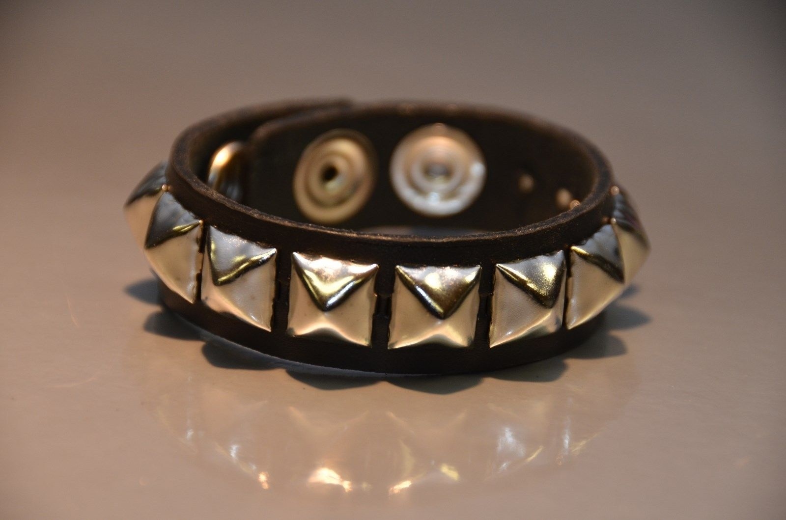 Single Row Silver Pyramid Stud Punk Gothic Bikers Metal Genuine Leather Bracelet