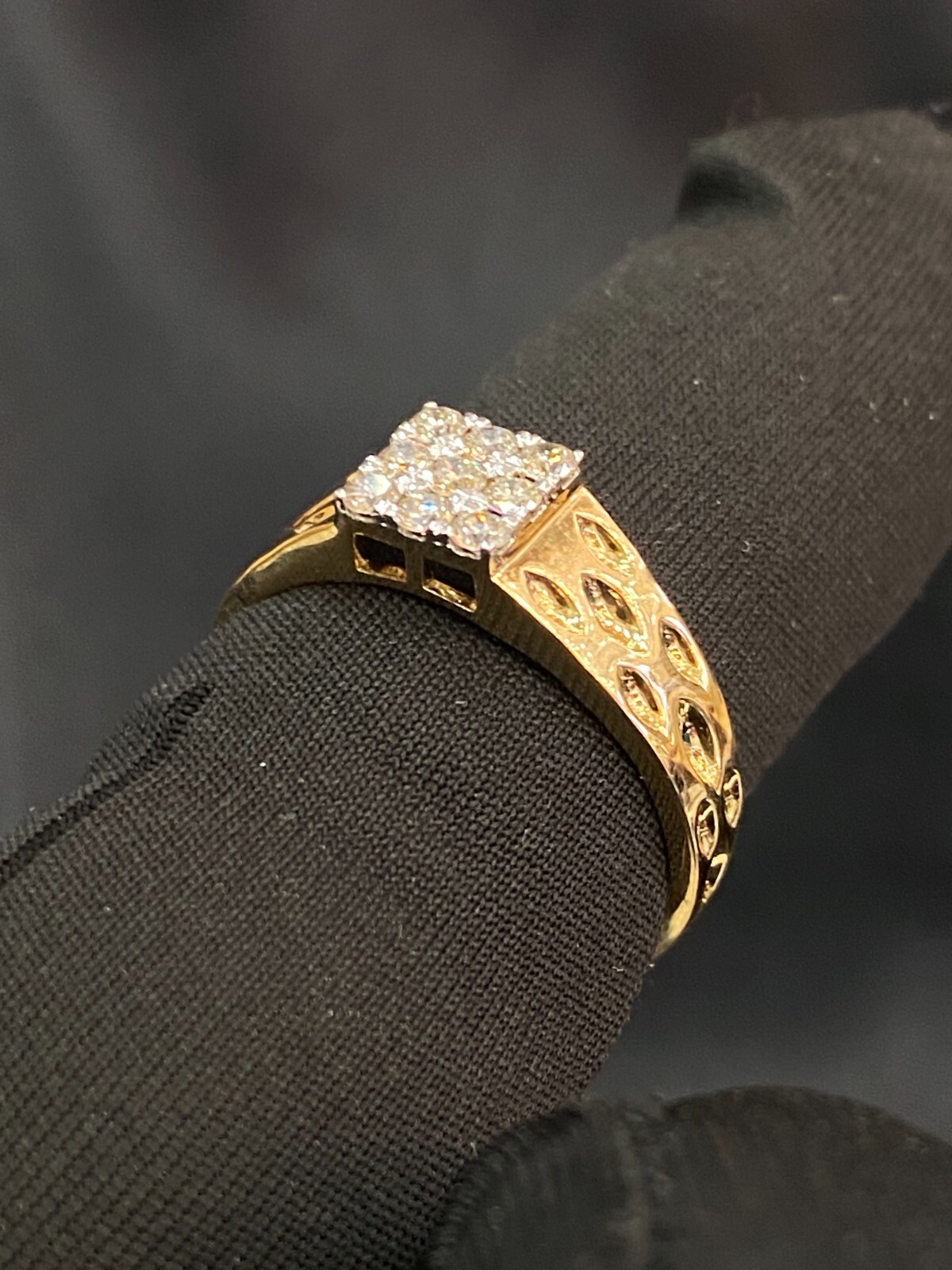0.45 Cts F/VS1 Round Brilliant Cut Diamonds Men’s Three-Row Band Ring 18K Gold