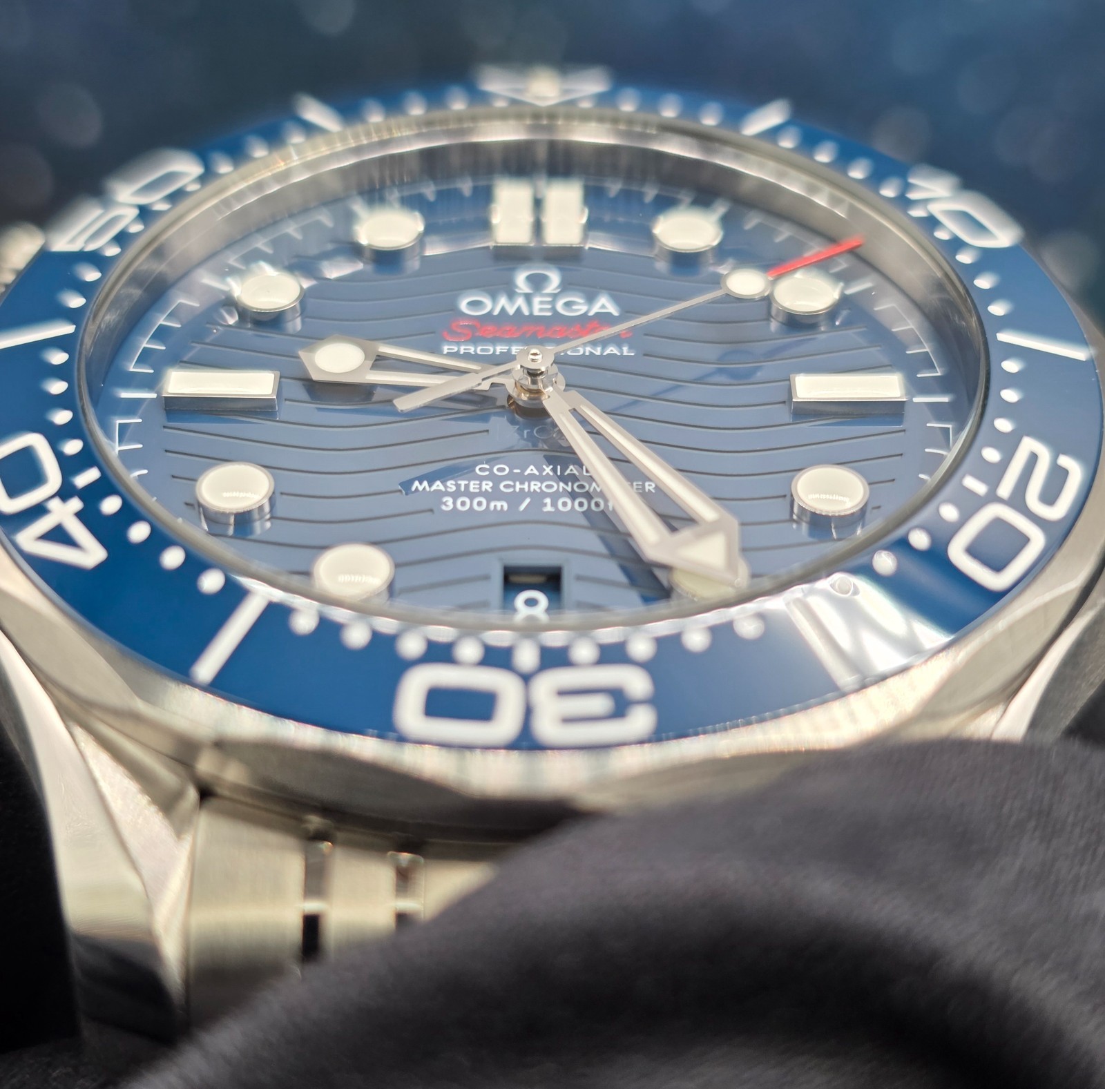 OMEGA Seamaster Diver 300M Blue “Wave” Dial 210.30.42.20.03.001 Excellent