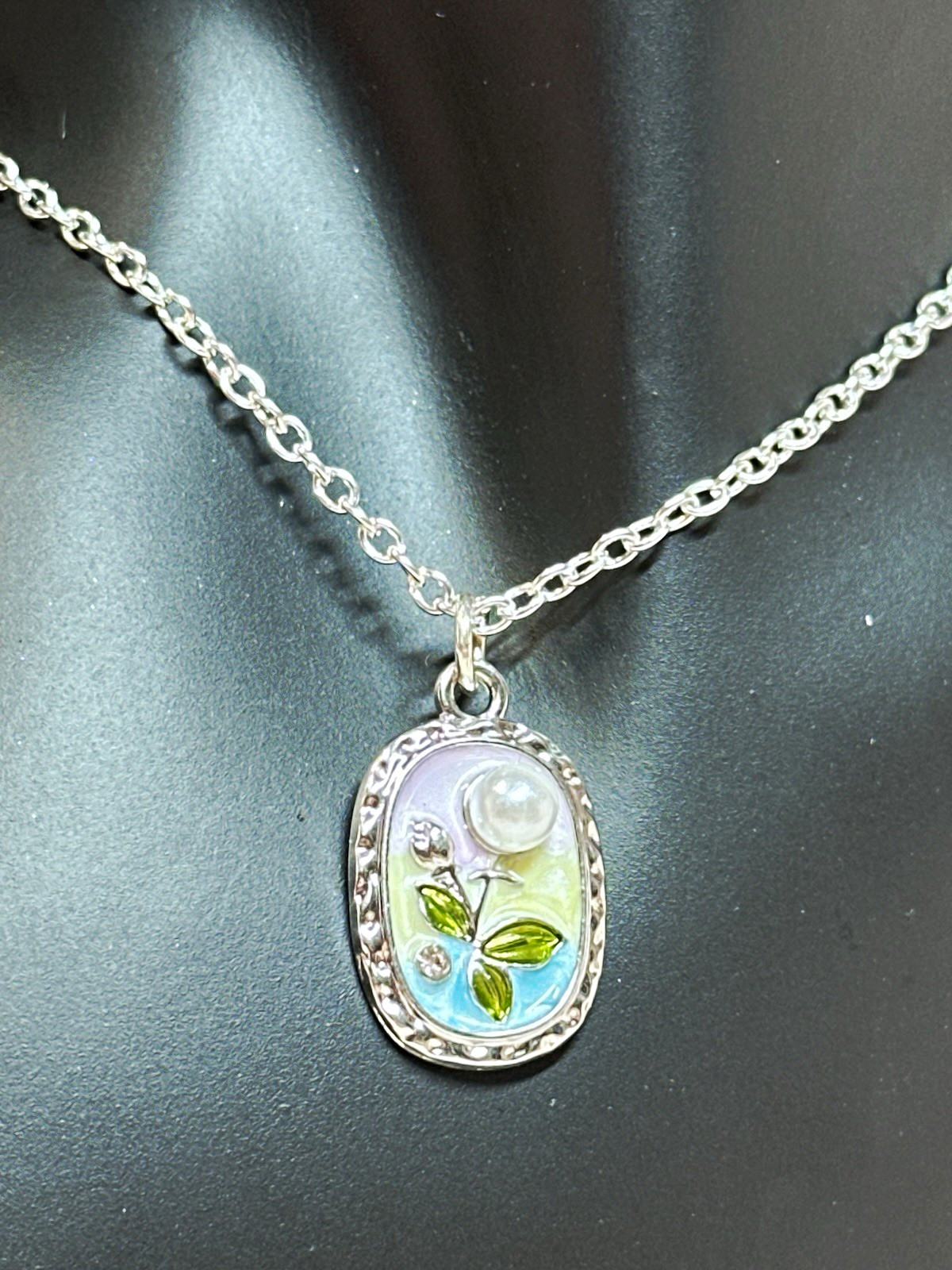 Silver Tone Oval Floral Charm Pendant Necklace Multicolor Cable Chain Metal