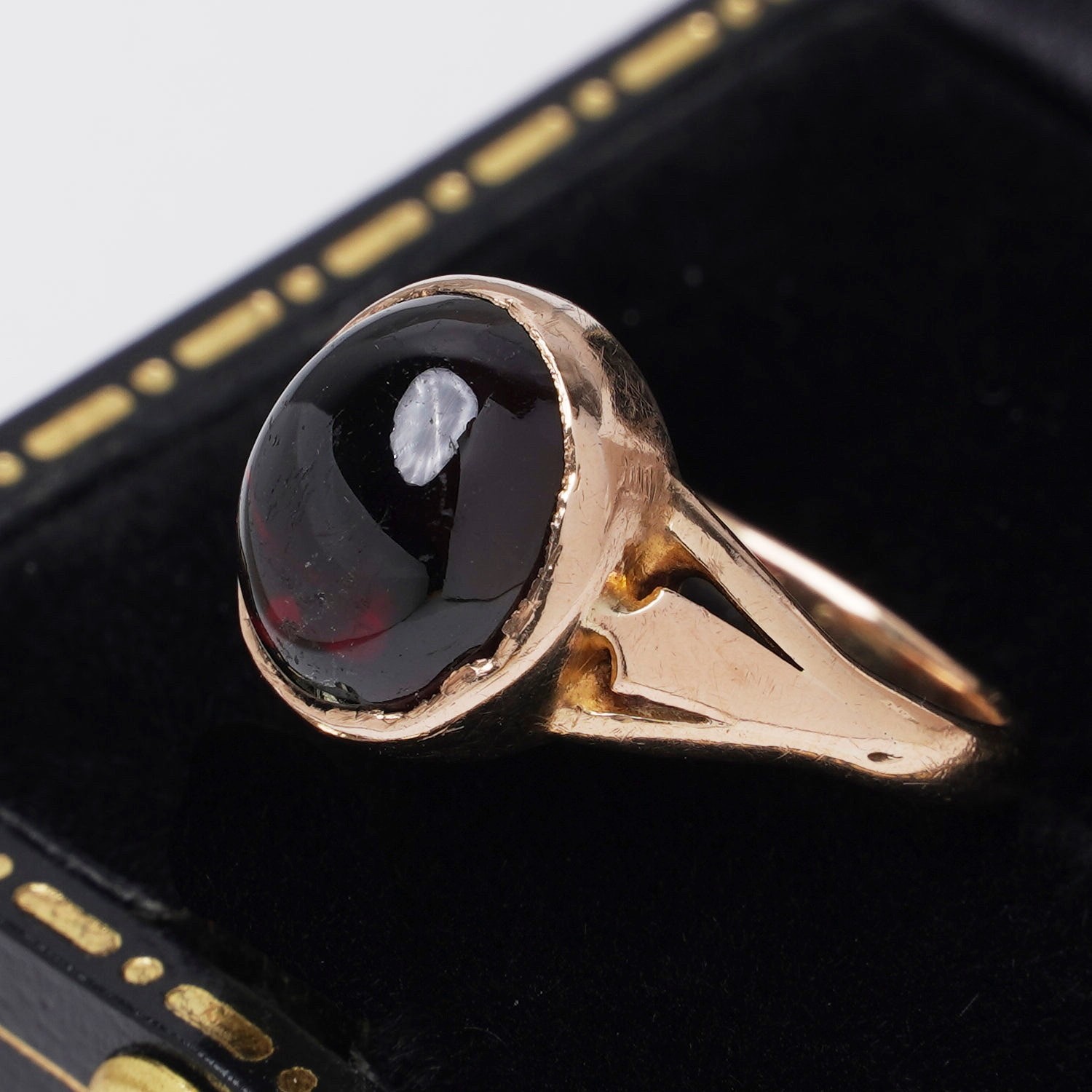 Antique Victorian Garnet Cabochon 9ct Rose Gold Signet Ring Oval Bezel I.5 / 4.5