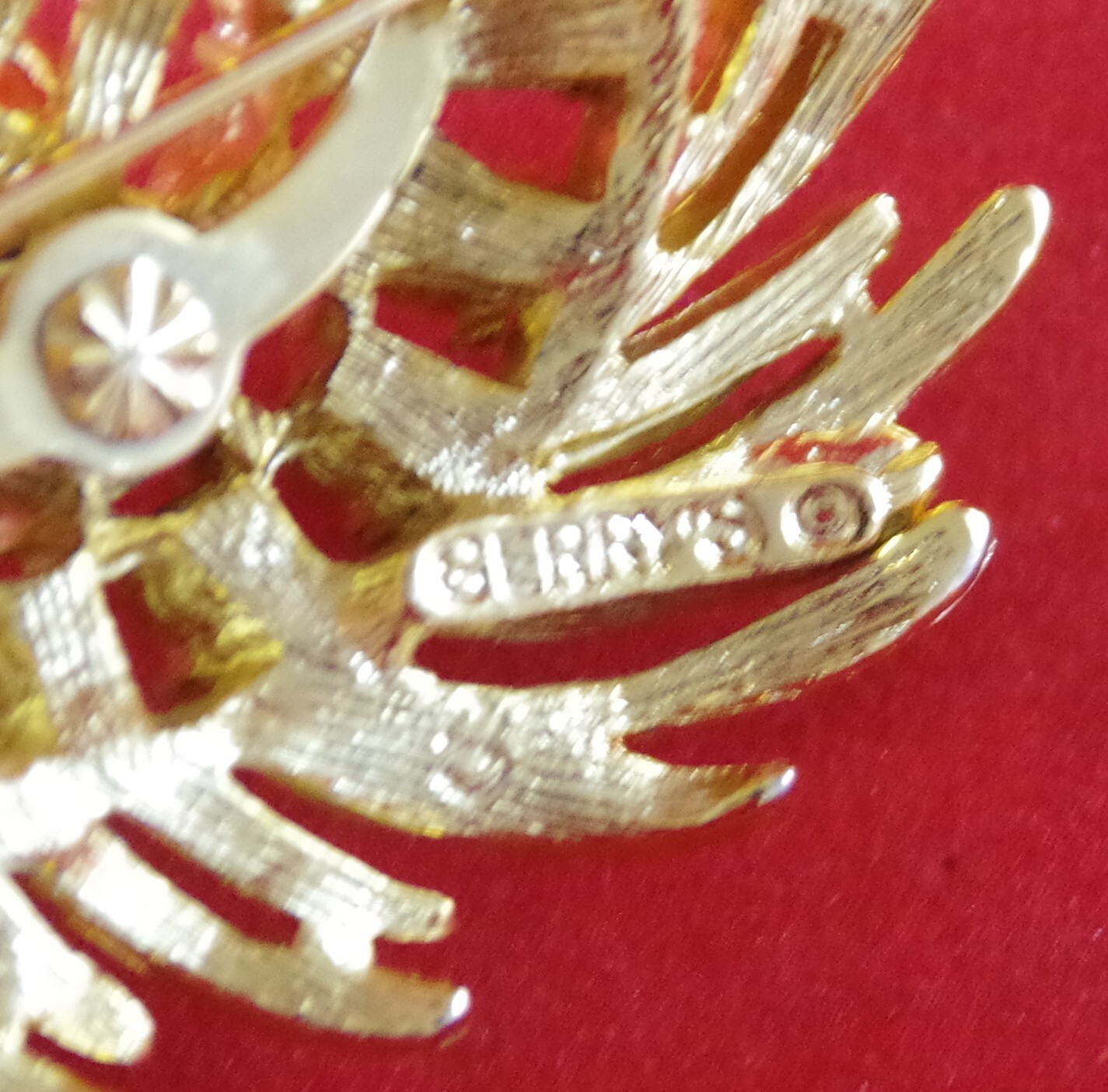 Pretty! VTG 1960’s GERRY’S RHINESTONE & PEARL GOLD FEATHER PLUME LEAF BROOCH PIN