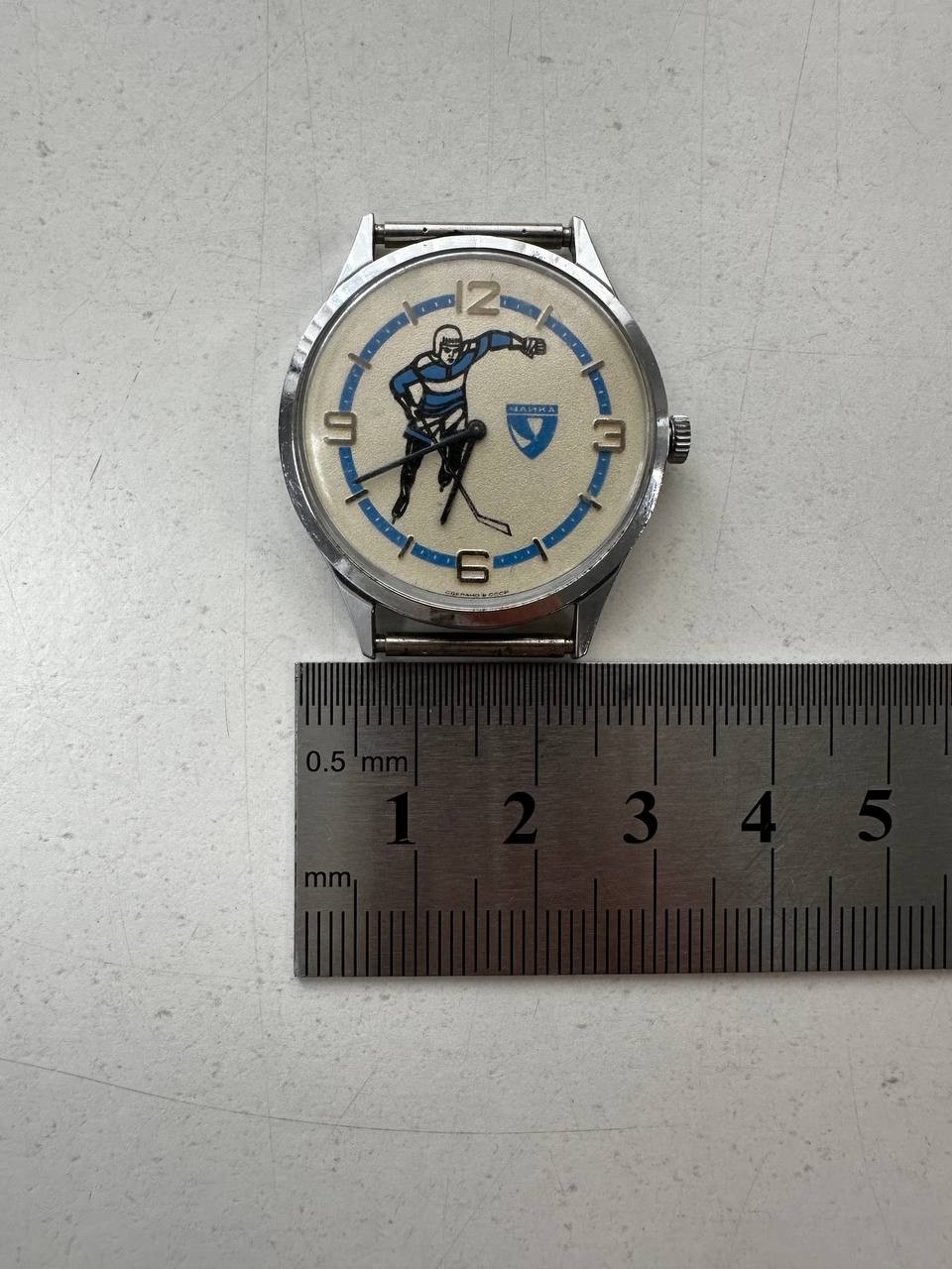 Vintage USSR Chaika 17 Jewels Hockey Player Mechanical Watch Rare Soviet Dial