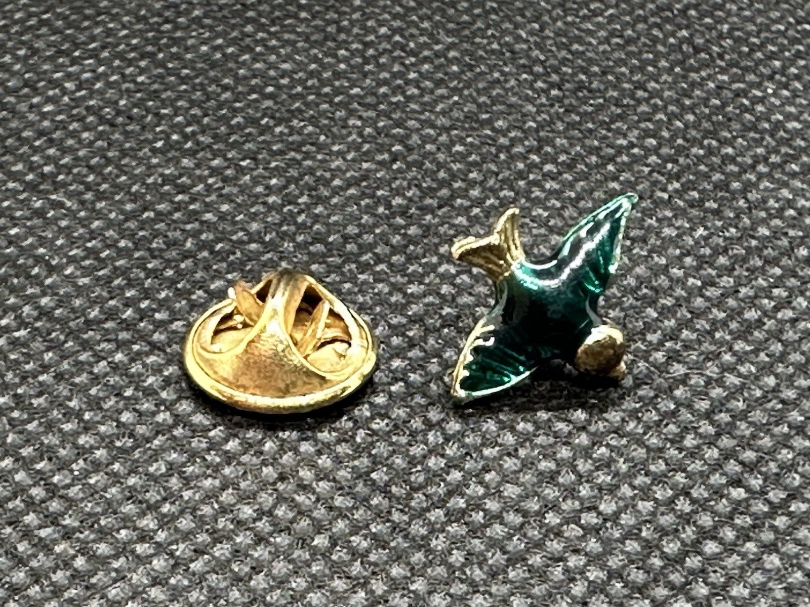 Vintage Green Enamel Bird Pin Brooch, Gold, Butterfly Clutch Back 0.5 in