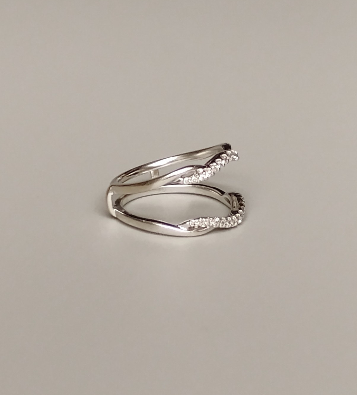 14K White Gold Diamond Enhancer Ring Guard Band… Size 7… 3.85 Grams