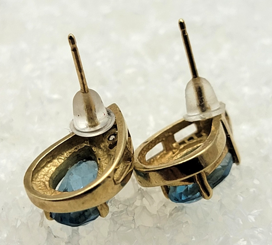 10K Yellow Gold Blue Topaz & Diamond Teardrop Stud Earrings 13mm Vtg. Signed Aj