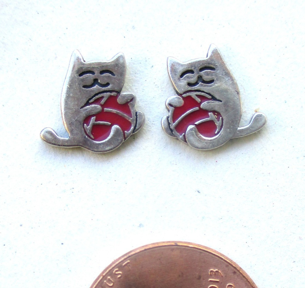 Kitty Cat Sterling Silver Stud Earrings Enamel Ball Playful Kitten 1.6 g .25″