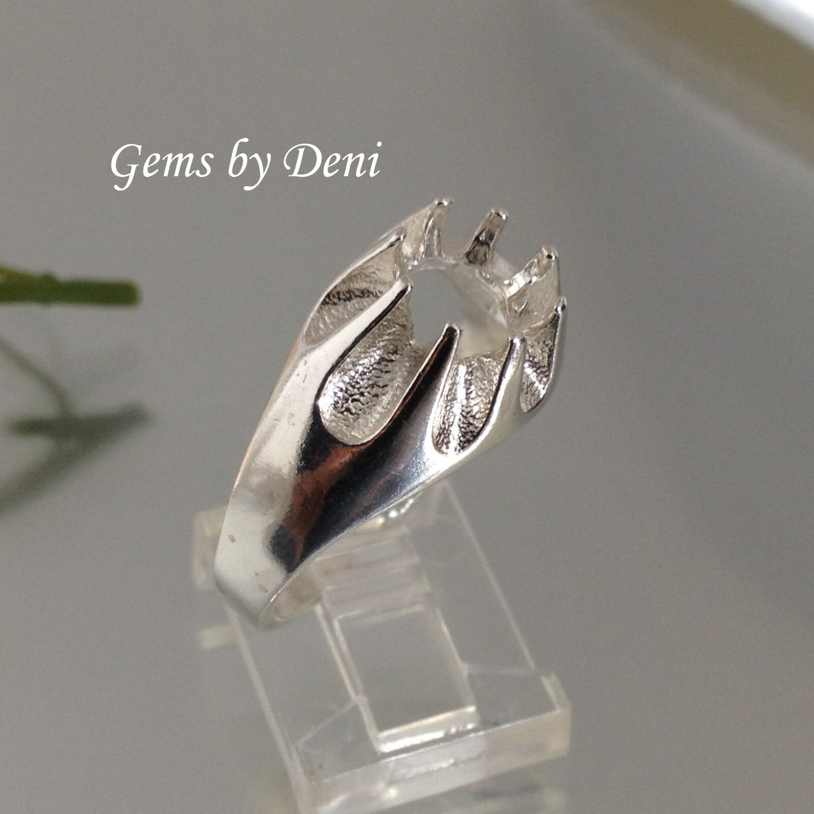 8-10mm Round Gent’s Gypsy Sterling Silver Pre-Notched Ring Setting (Size 9-10.5)