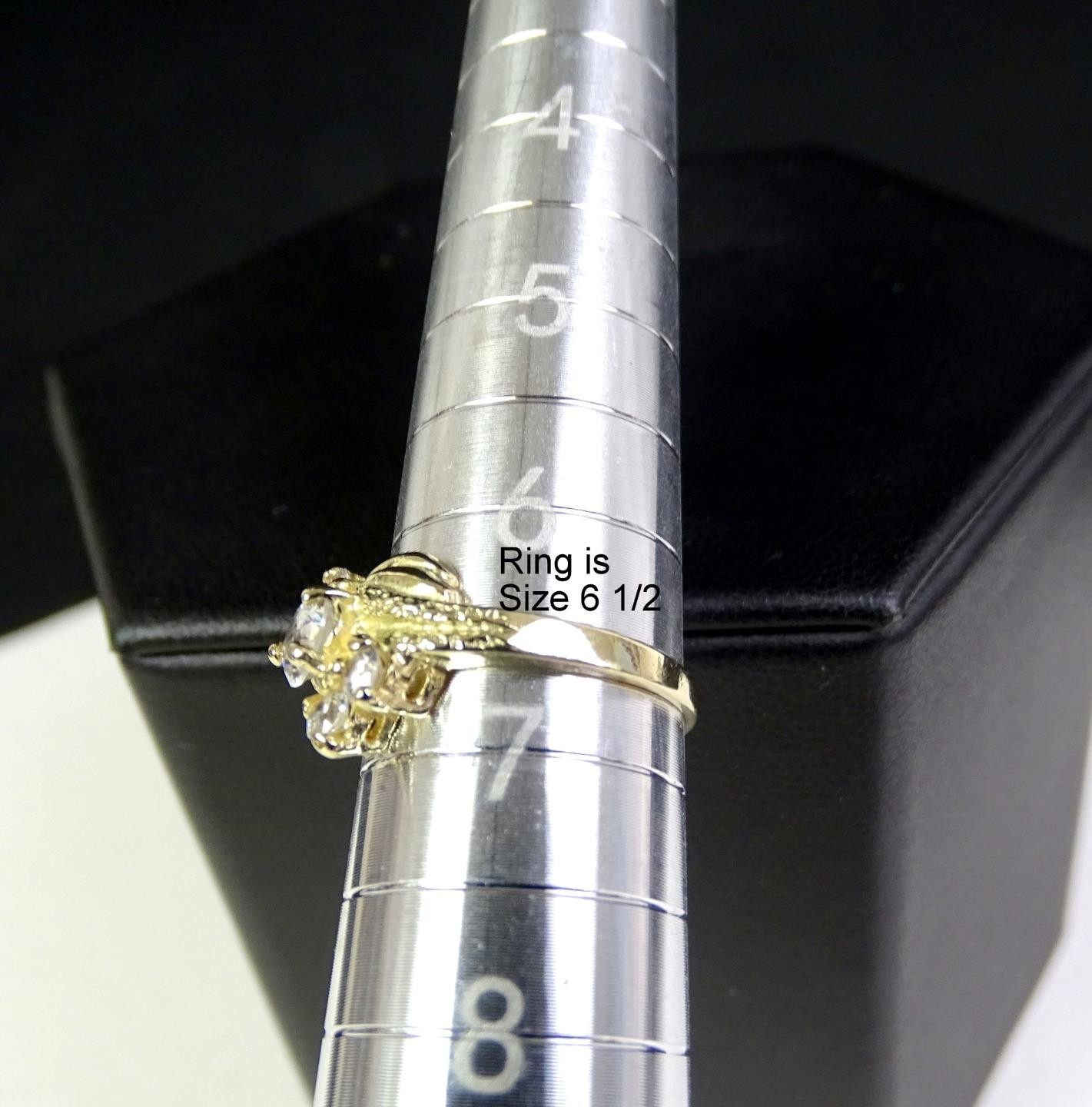 14K Yellow Solid Gold 3.1 Grams Size 6.5 Marquise Shape CZ Cocktail Ring 1980-90