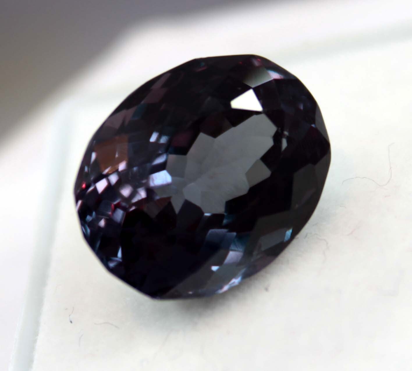 Natural Alexandrite Loose Gemstone 11 CT Oval Cut Color Changing Certified