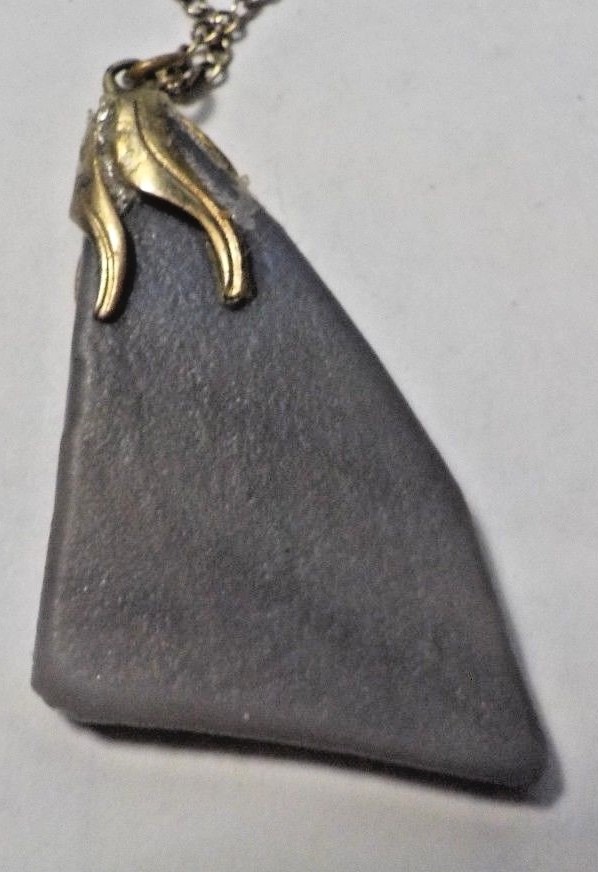 Vintage 18″ Gold Tone Chain W/ Streaked Lavander Stone Pendant