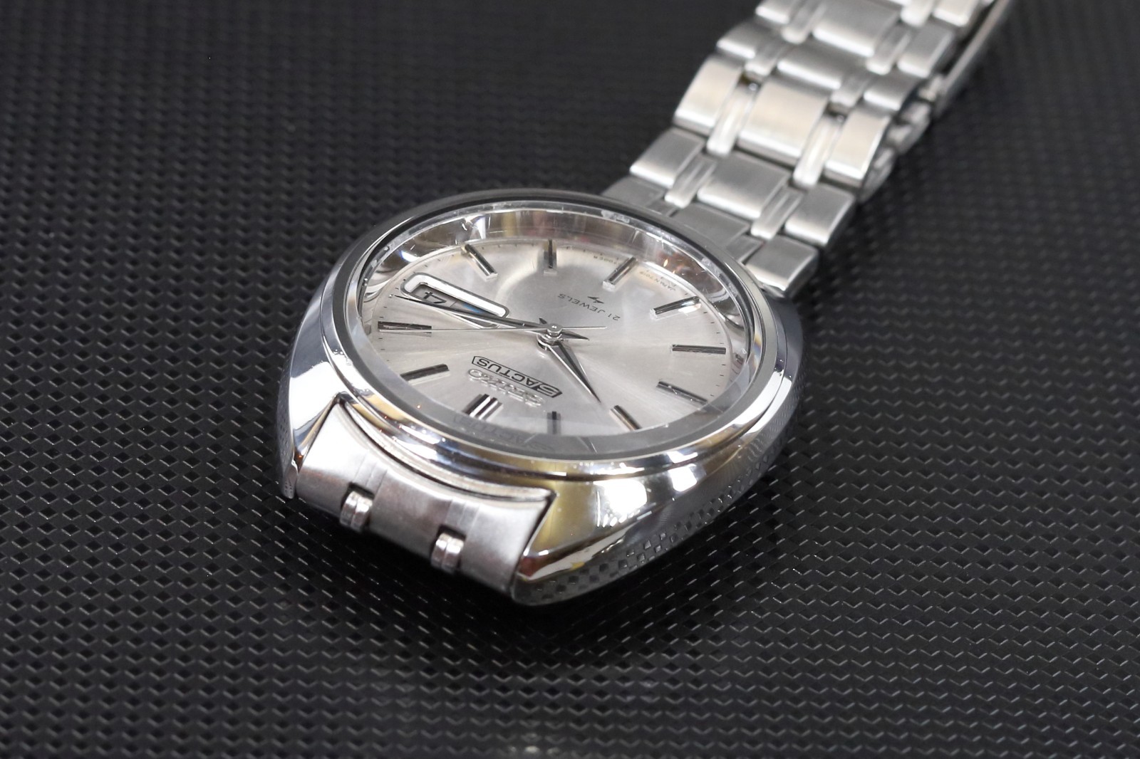 Vintage Seiko 5 Actus 7019-7070 Auto 21J Silver Sunburst Day-Date JDM