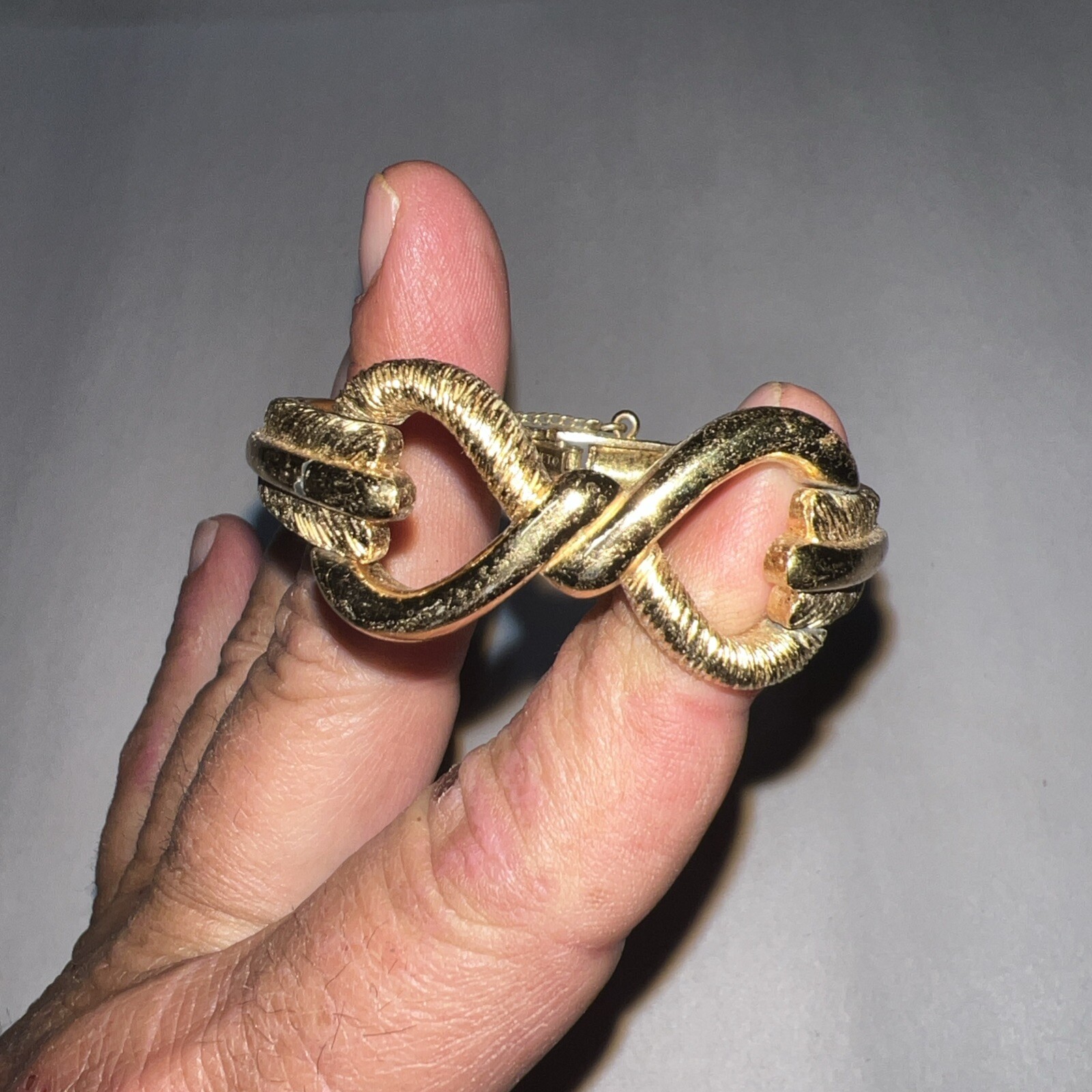 VTG Monet Gold Toned Shiny & Matte Bow Knot Bracelet Signed With Safety Chain