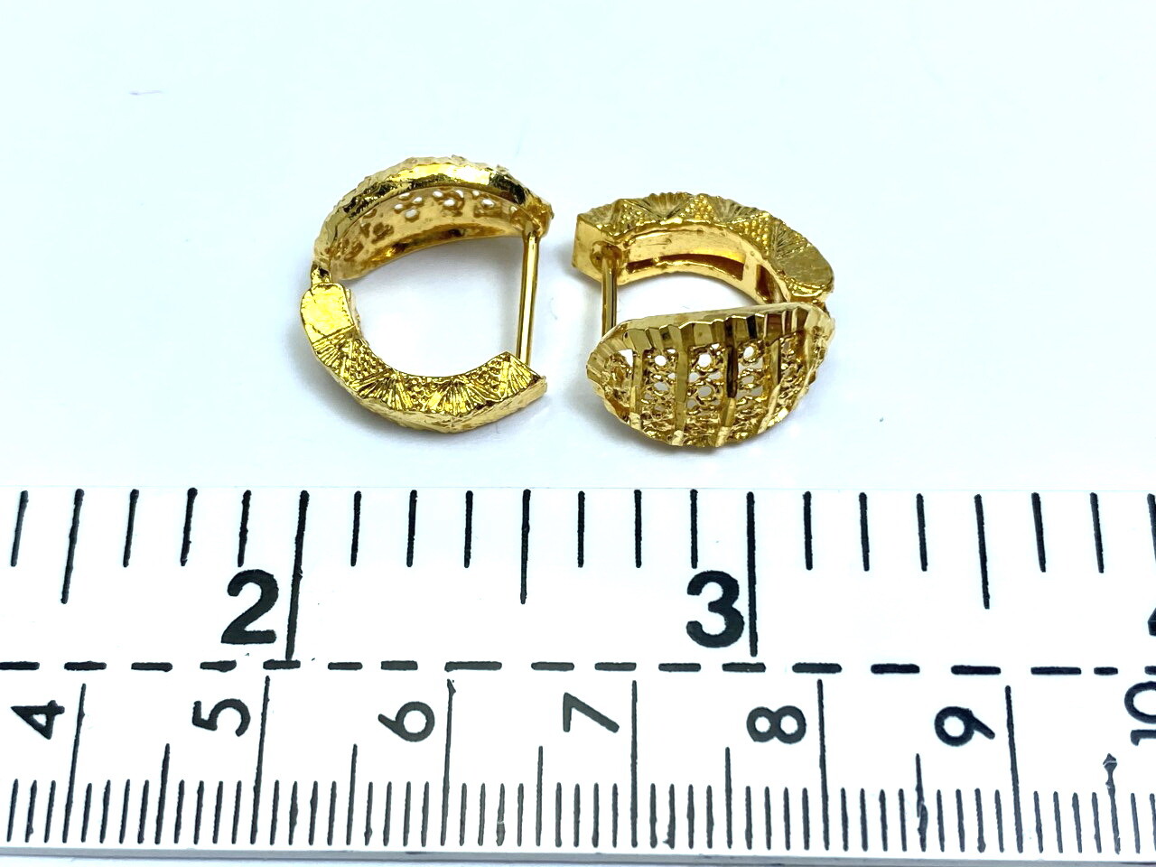 Classy Detail Lever Back Huggie Earrings 22K 18K Gold GP Thai Made Jewelry GT20