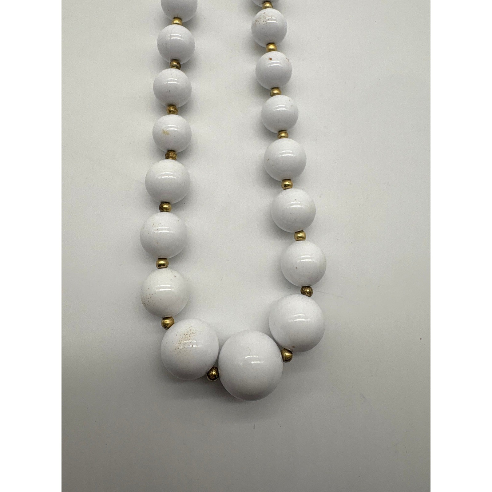 Vintage White Graduated Bead Necklace Gold Tone Spacers 28 Inch J885