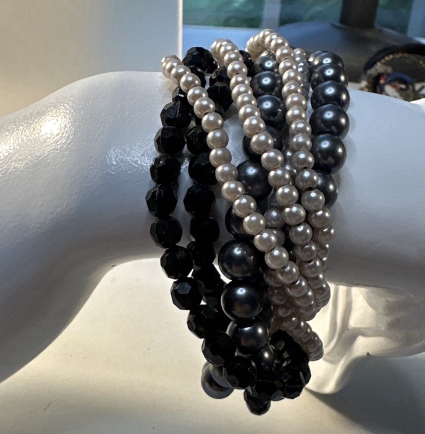 Multi-Strand Beaded Bracelet Faux Pearl in Black Ombre to Light Gray