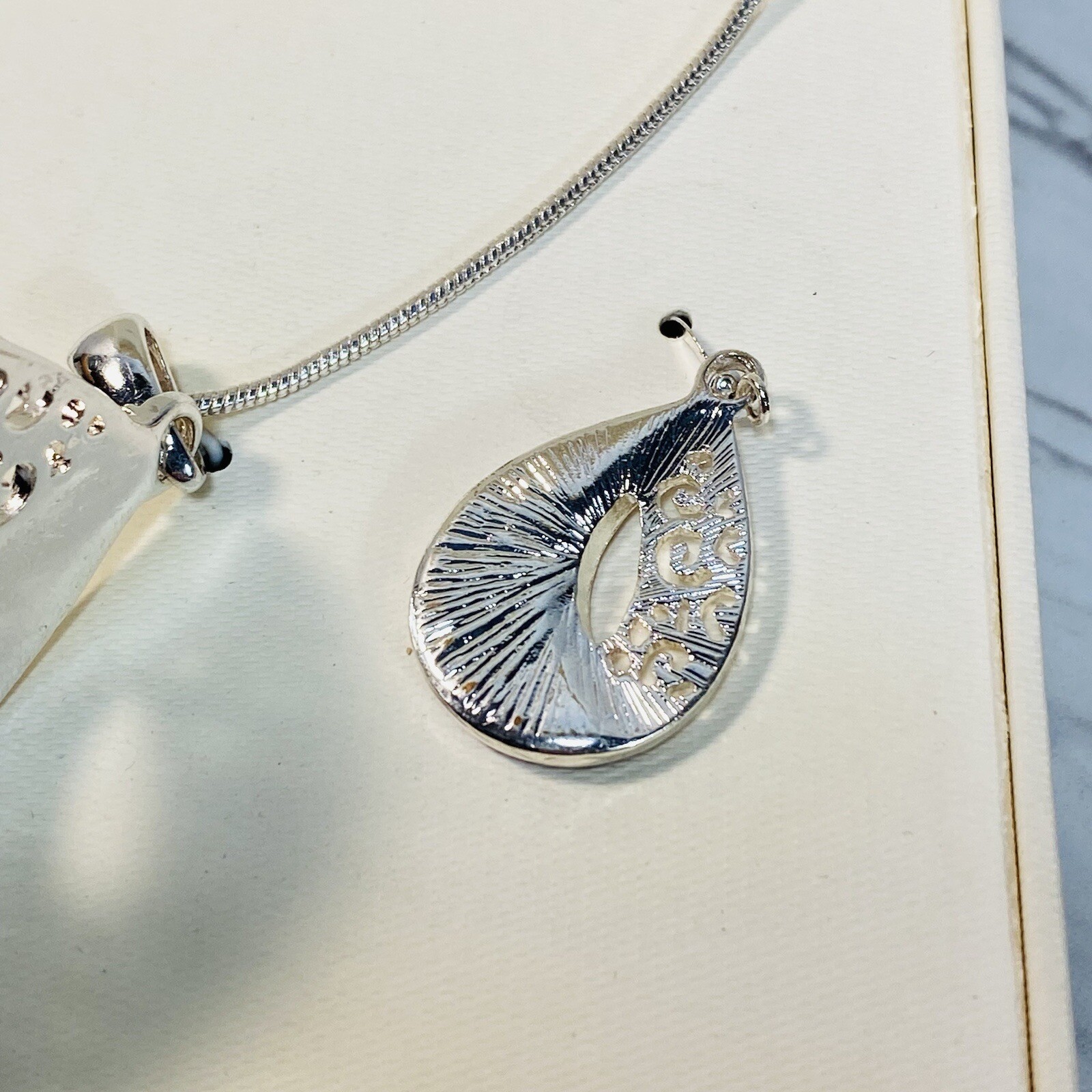 Kim Rogers Necklace And Earrings Set New