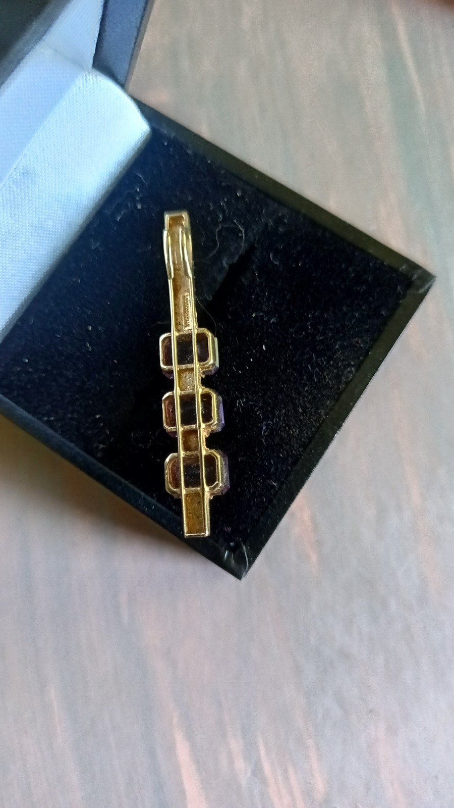 14 kt Gold and amethyst bar pendant 2.4 grams
