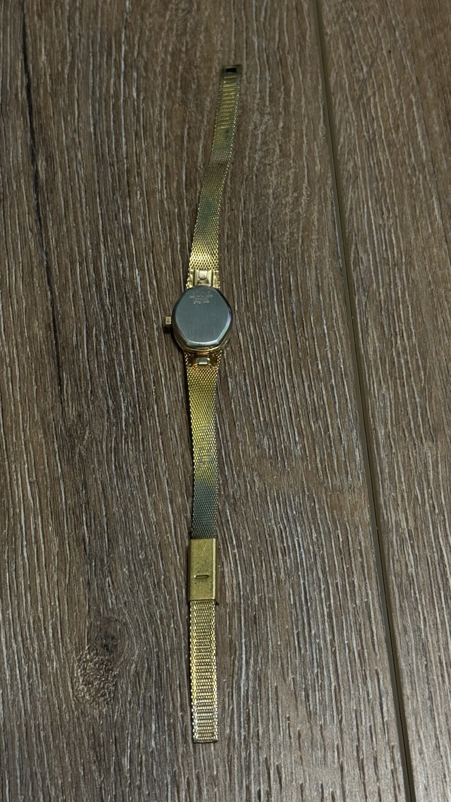 Vintage Women’s Benrus Diamond Quartz Gol d Tone Mesh Watch, See Description