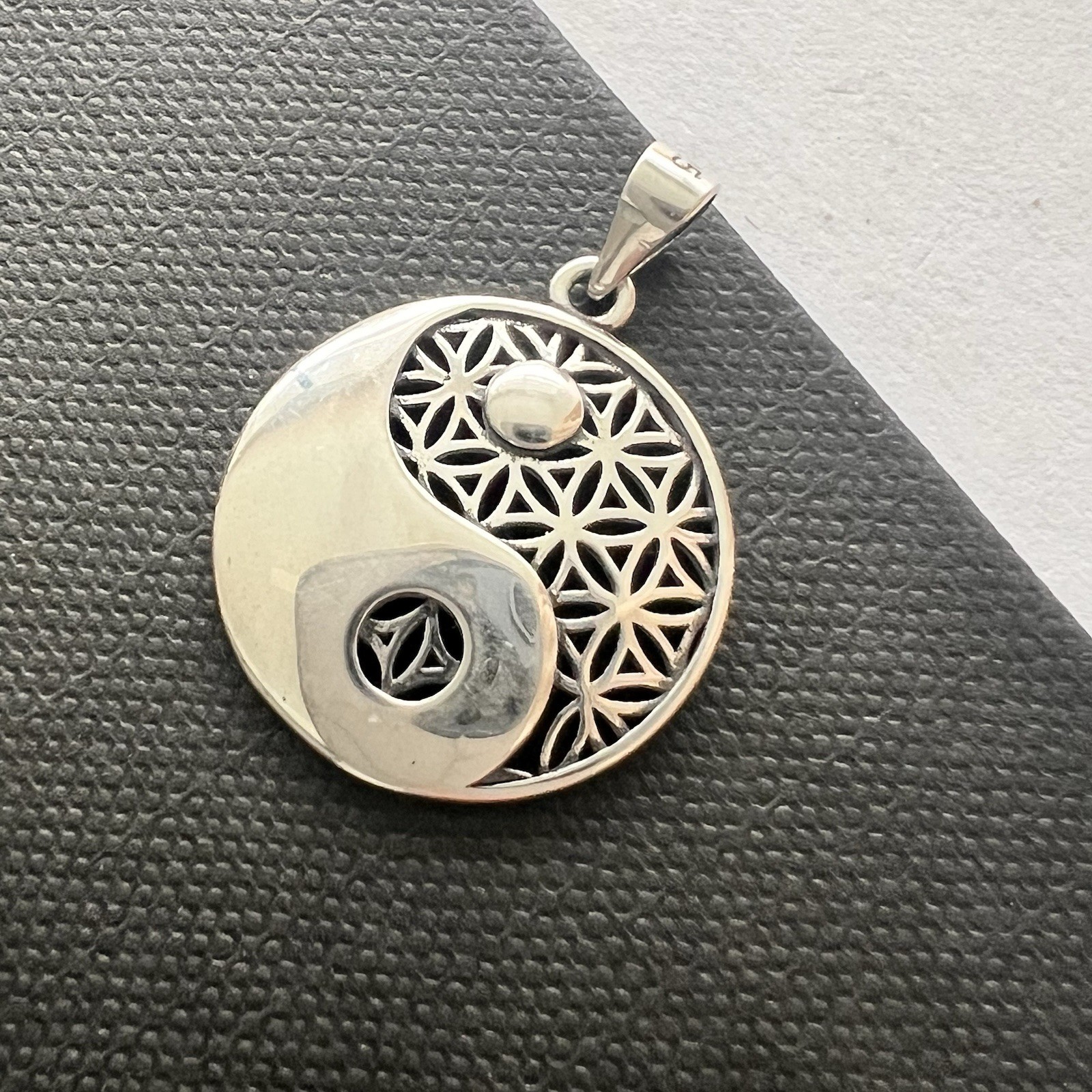 925 NEW Sterling Silver Yin Yang Pendant- Yin and Yang Balance Harmony Libra