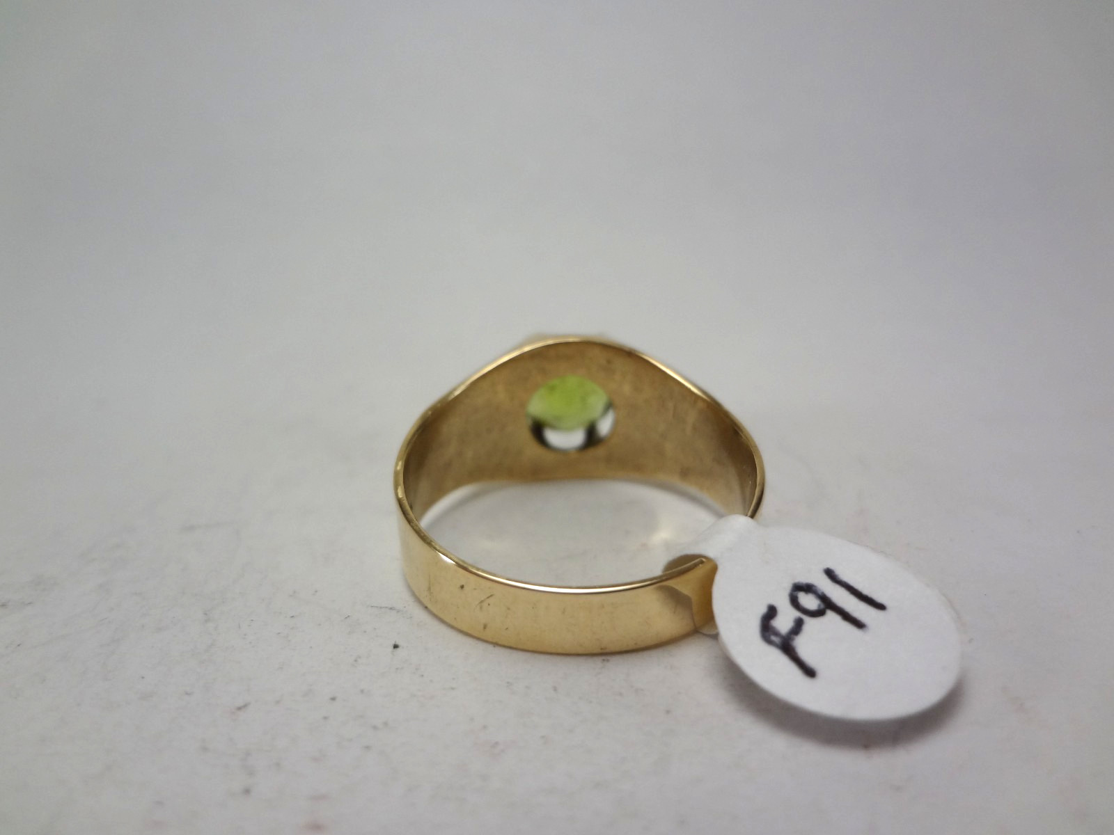 10K SOLID GOLD- PERIDOT IN A BELCHER STYLE RING – 7.30 GRAMS – SIZE 11.5 – F91