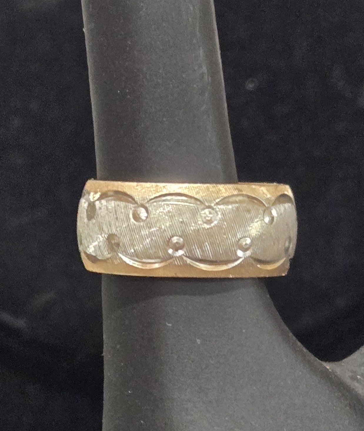 1960s 14K White & Yellow Gold Art Carved Wave & Orb Florentine Wedding Ring 5.5