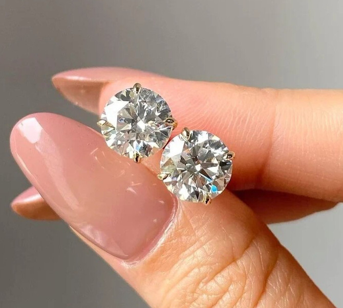 2.56Ct Round Cut Lab Grown/CVD Diamond Women’s Stud Earrings 14k Yellow Gold