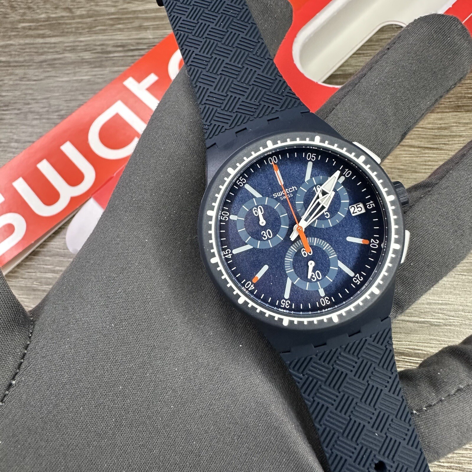NEW✅ Swatch GARA IN BLU Navy Blue Men’s Chronograph 42mm Silicone Watch MSUSN410