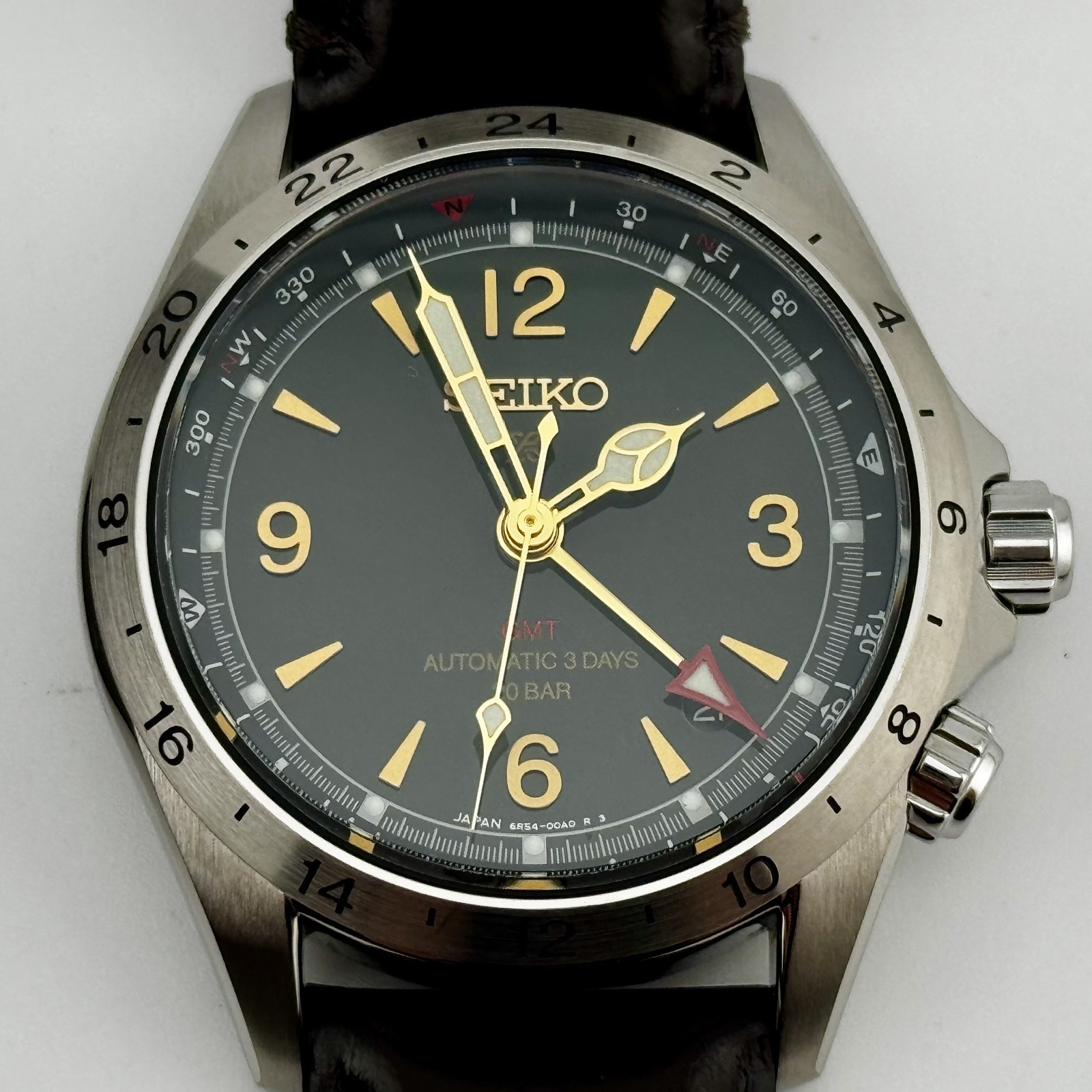 Mint SEIKO PROSPEX Alpinist SBEJ005 GMT Green Dial Brown Leather Compass Watch