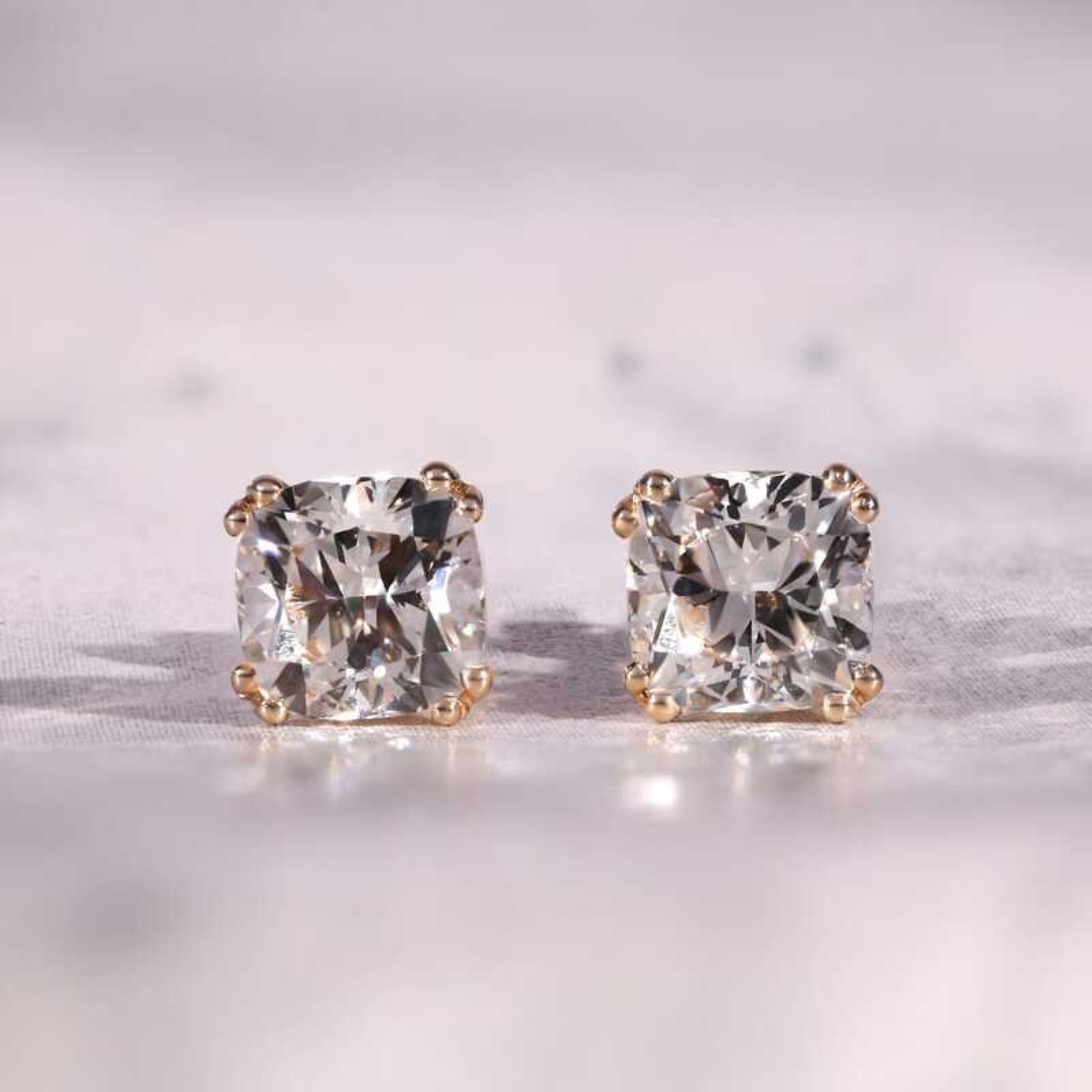 2.20Ct Cushion Cut IGI Certified Lab Grown Diamond Earring 14k Yellow Gold