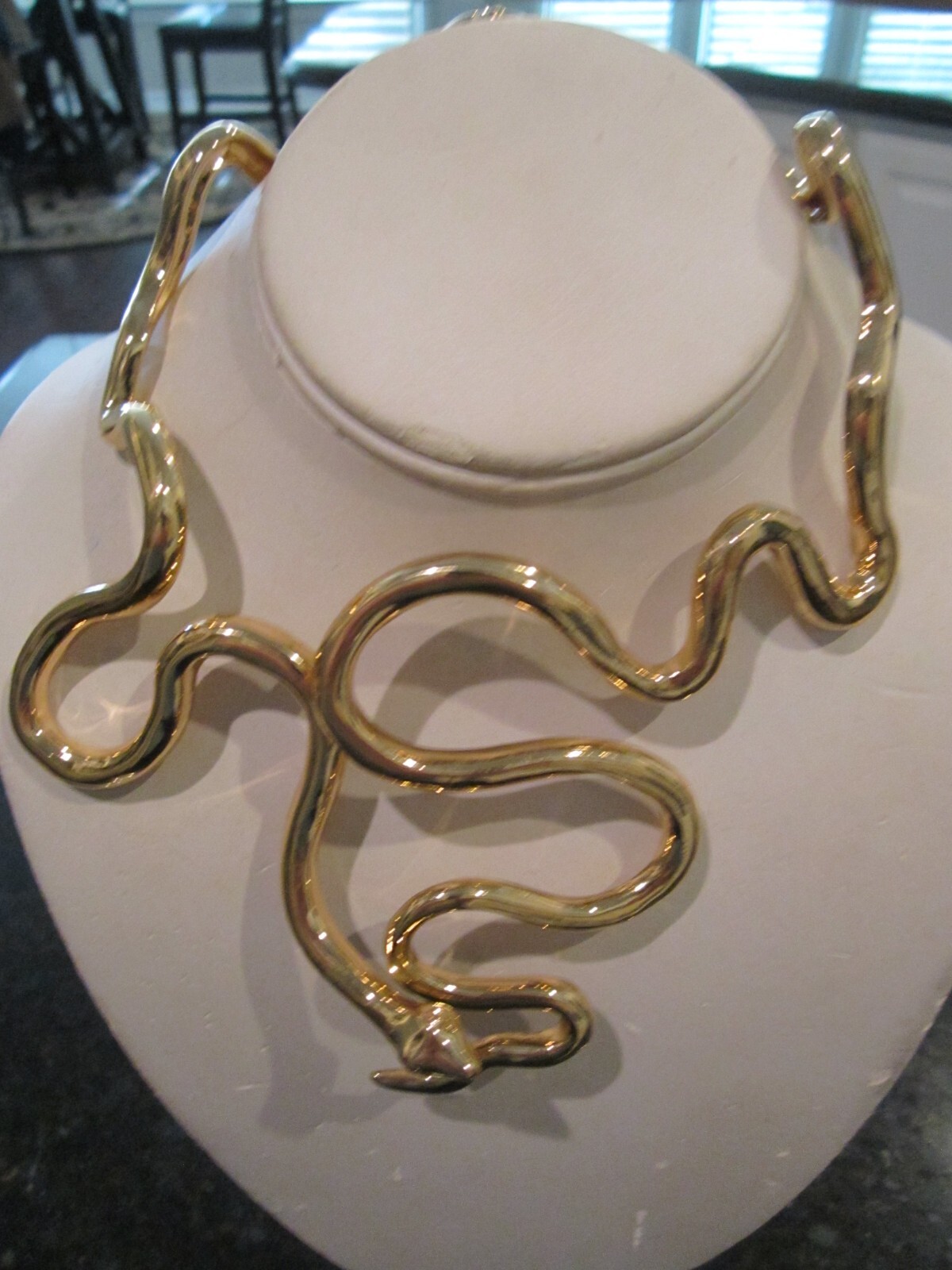 SNAKE COBRA NECKLACE GOLD TONE HEAVY STATEMENT PIECE 8″ X 5″ – 114g – GW-22B