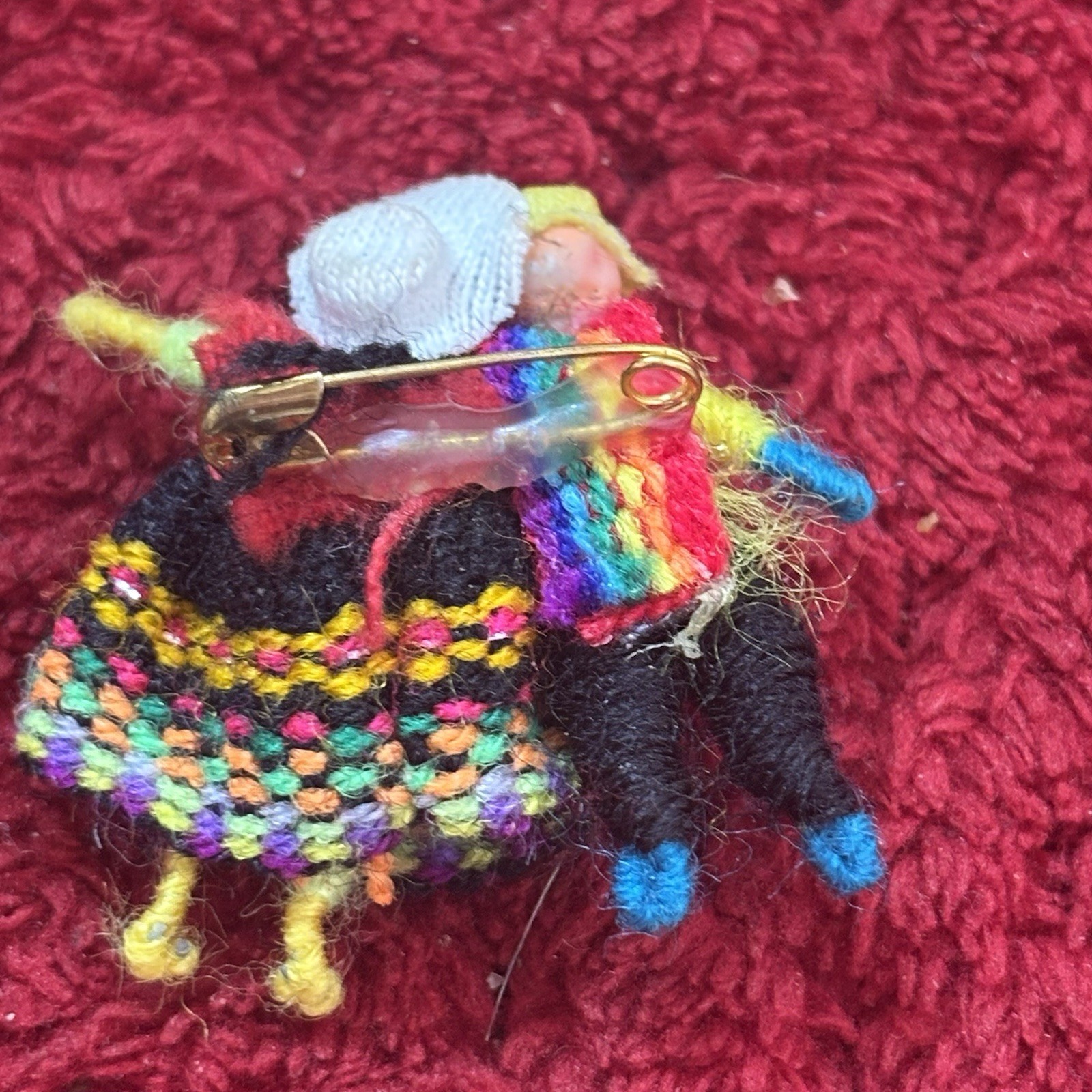 Vintage Handmade Folk Dancing Couple Brooch Pin – Multicolour Yarn Outfits